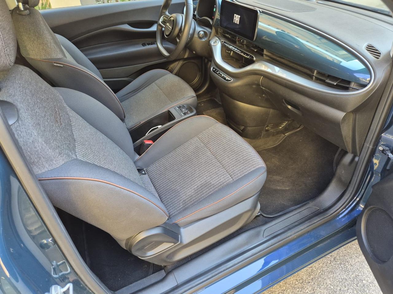 500e 42 kWh Long Range Display CRUISE CONTROL