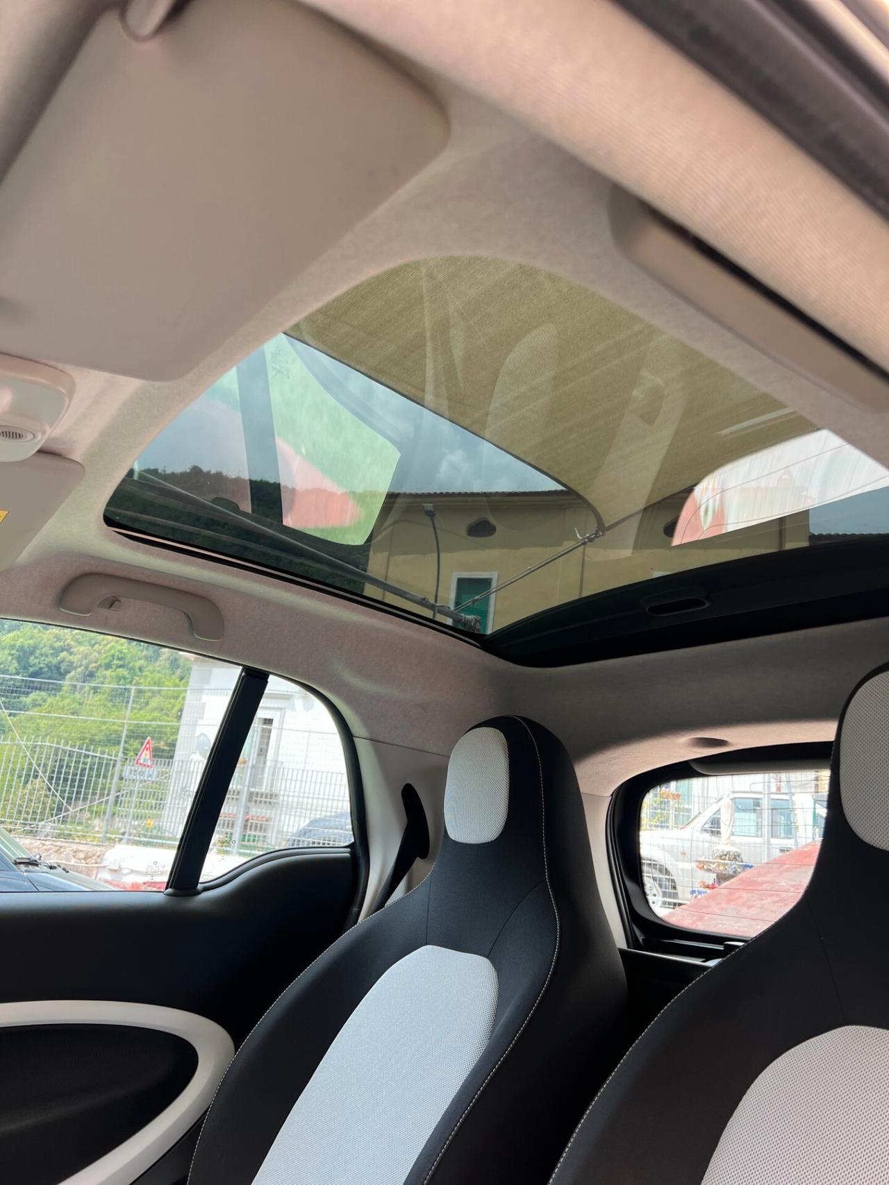 Smart ForTwo 1.0 71 cv Navigatore - Bracciolo - Cambio Automatico