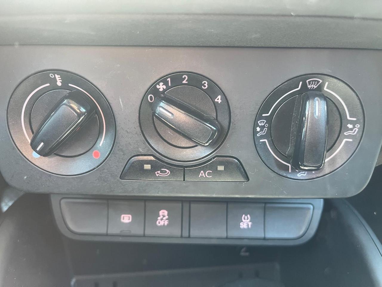 Audi A1 5P-1.6 tdi/90cv-full-2014
