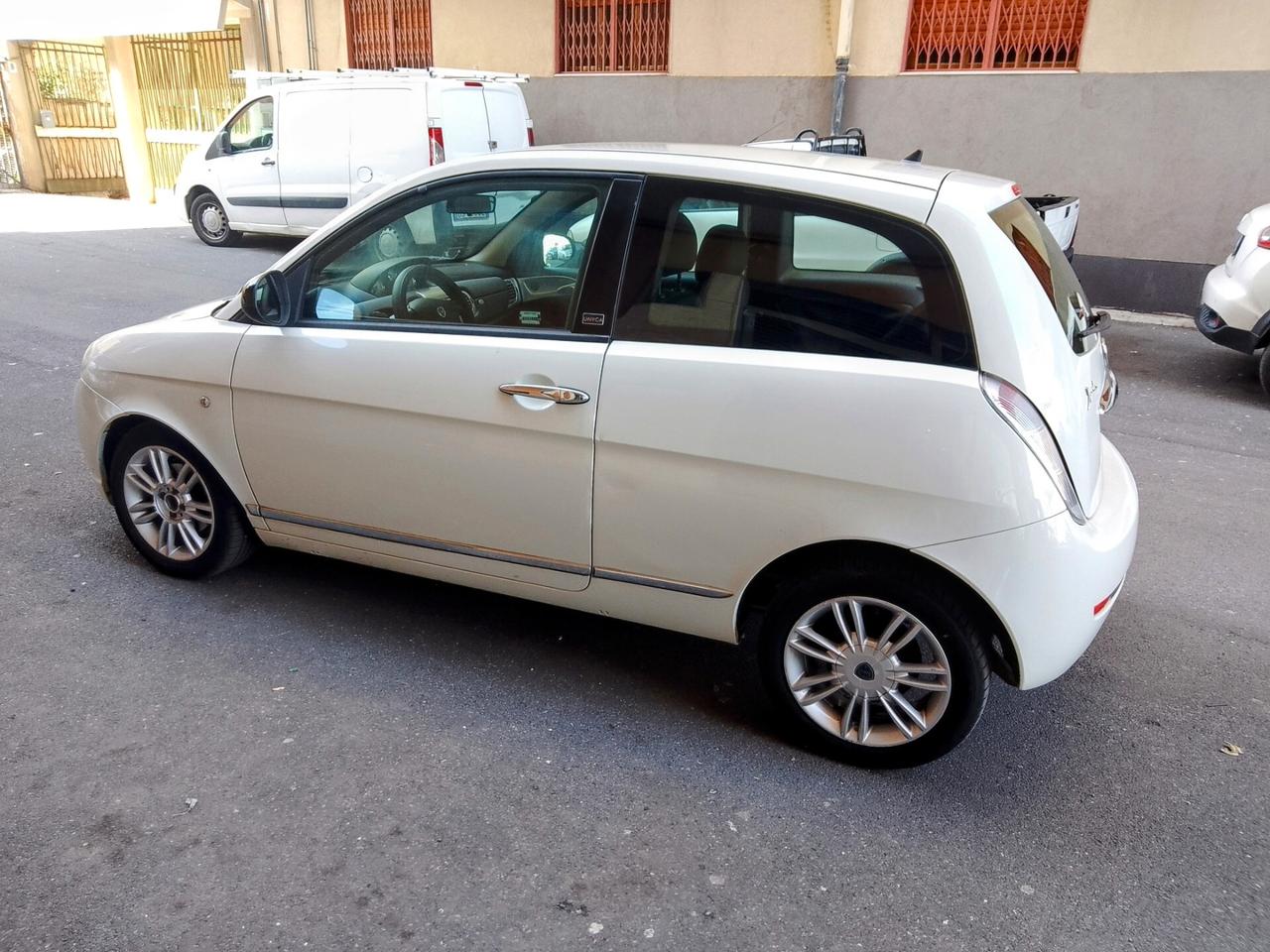 Lancia Ypsilon 1.3 MJT 75 CV Platinum