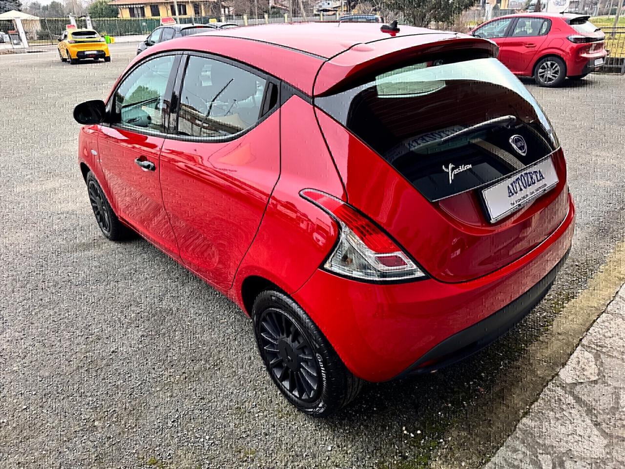 Lancia Ypsilon 1.0 Hybrid Silver