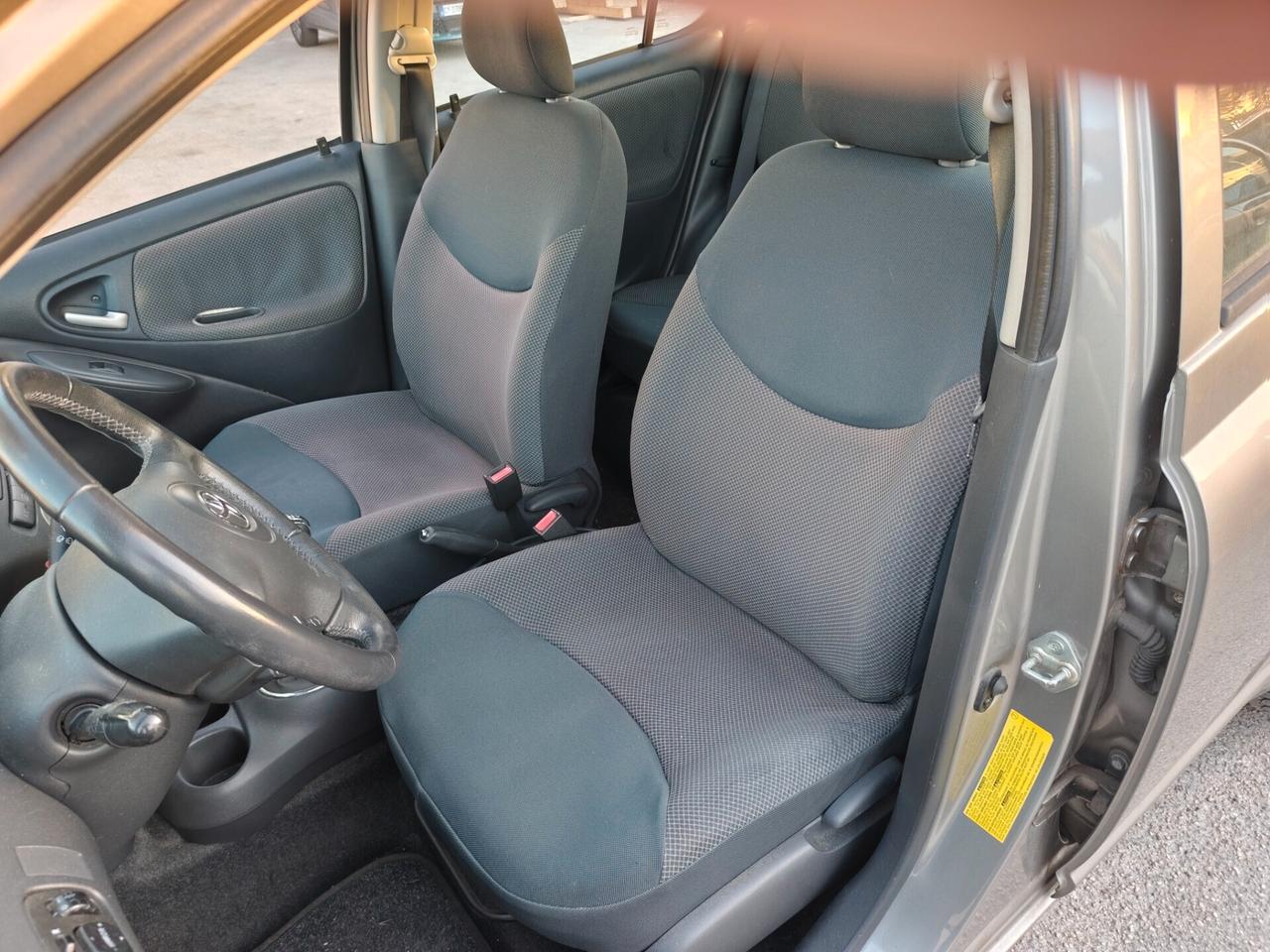 Toyota Yaris 83000KM Sol BENZINA
