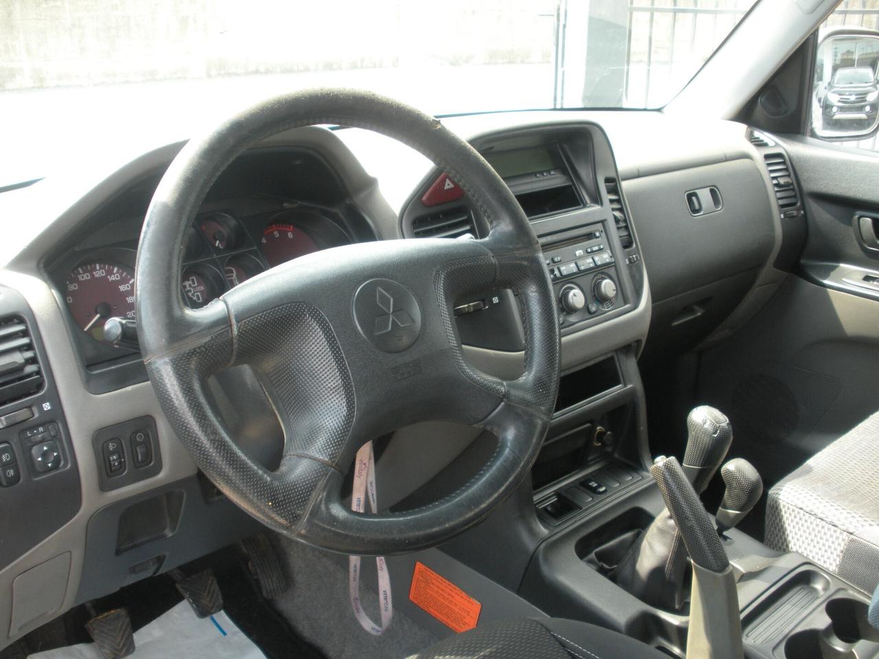Mitsubishi Pajero 3.2 16V DI-D 3p. GLS1 Autocarro