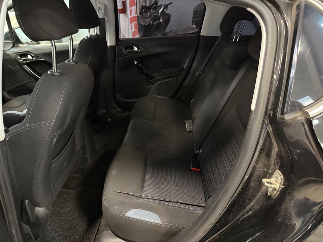 Peugeot 208 1.4 HDi 68 CV 5 porte Allure Ok Neopatentati
