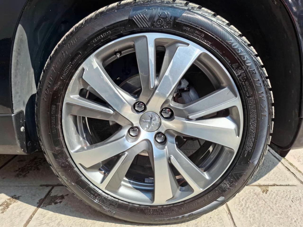 Peugeot 2008 1.6 BlueHDi 100cv Black Matt 2015