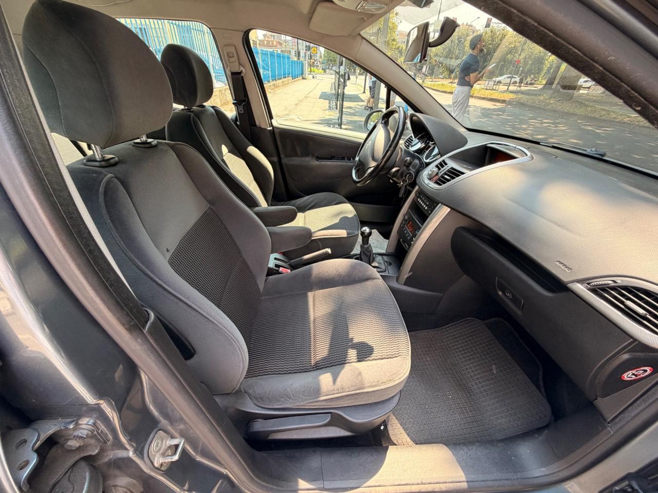 Peugeot 207 1.4 HDi 70CV 5p. X Line