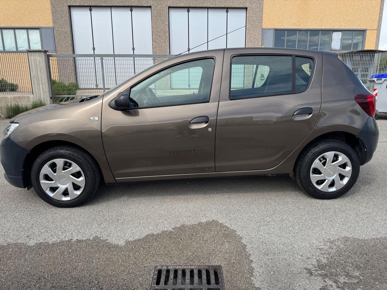 Dacia Sandero 1.0 benzina. km 84.000