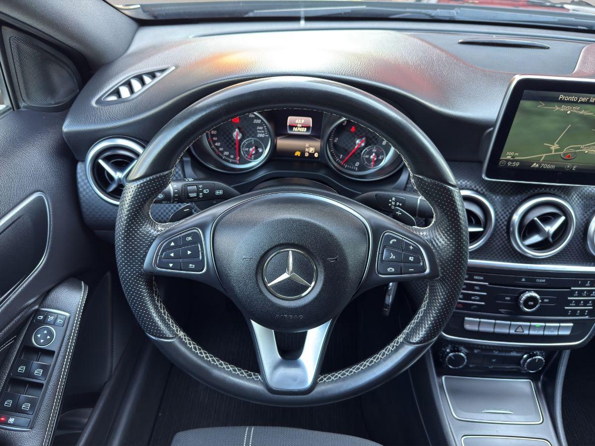 MERCEDES - Classe A - A 200 d 136CV Automatic Premium BLACK EDITION