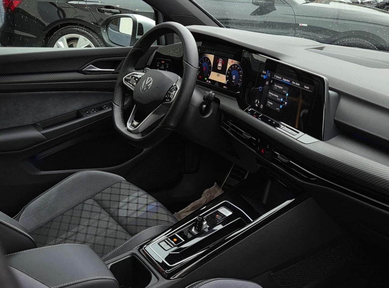 Volkswagen Golf 1.0 eTSI R-line DSG