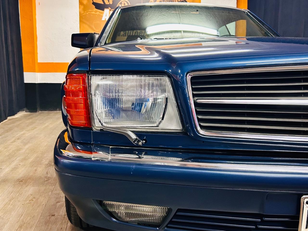 MERCEDES 560 SEC COUPÈ CON 165.412 MIGLIA IN CONDIZIONI DA VETRINA