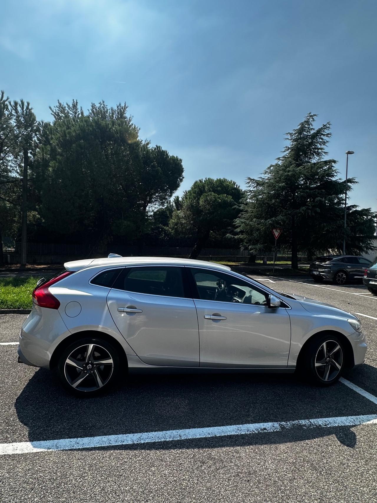 Volvo V40 D2 1.6 Summum