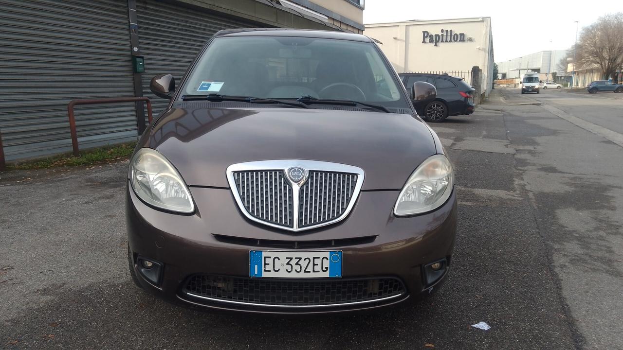 Lancia Ypsilon 1.2 BZ neopatentati 2011