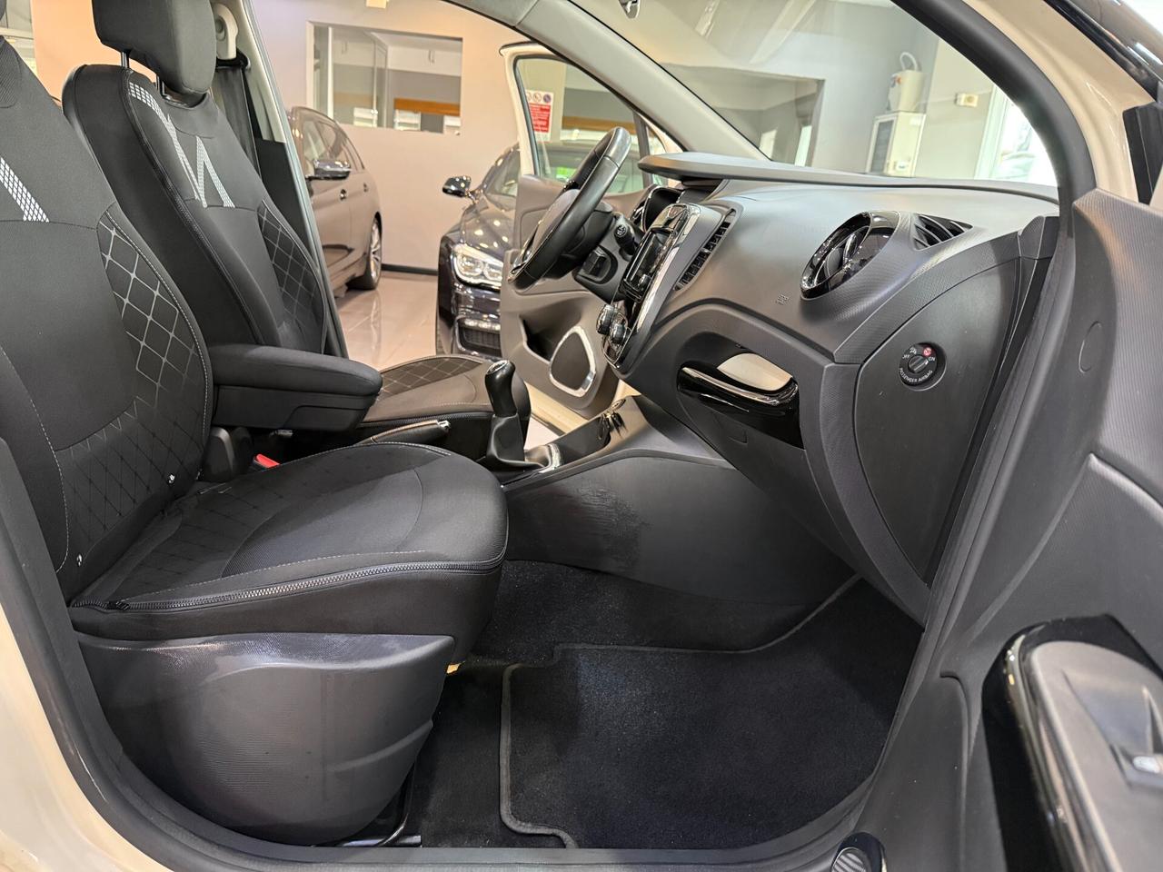 Renault Captur Benzina 90 CV Neopatentati