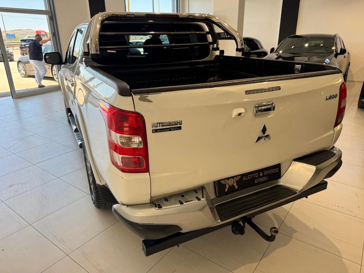 Mitsubishi L200 2.4 DI-D/181CV Club Cab Intense Hp Mivec SDA