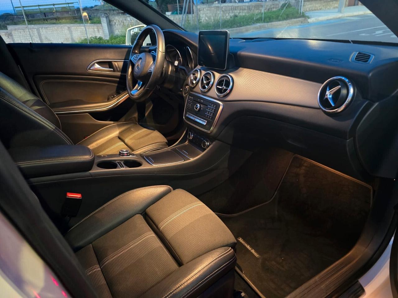 Mercedes-benz CLA 220 d S.W. Automatic Premium PACCHETTO AMG