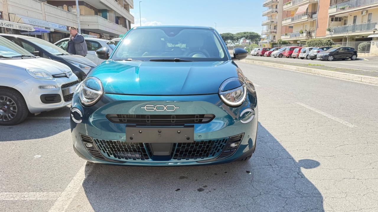 Fiat 600 Hybrid 110 CV DCT MHEV La Prima