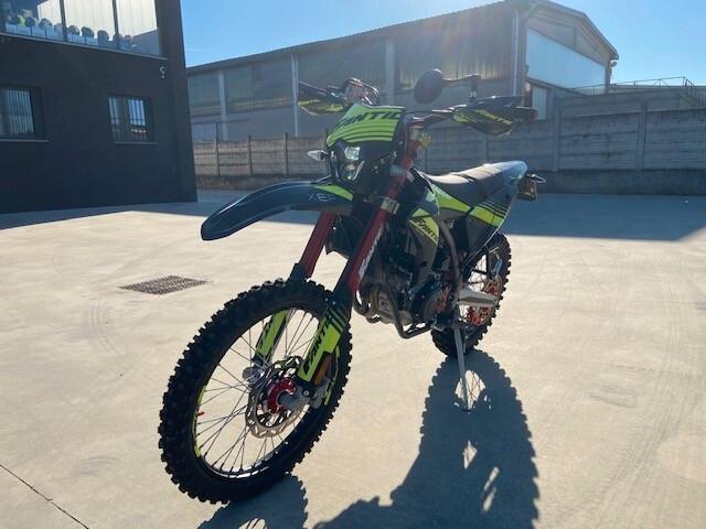 Fantic Motor XEF 125 COMPETION - 2024 SOLO 18 KM ( PARI AL NUOVO)