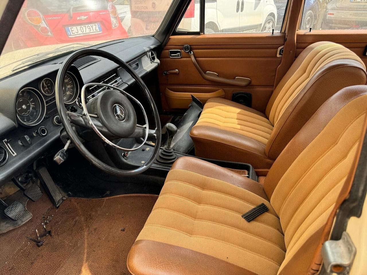 Mercedes-benz 200 Mercedes-Benz 200 D (W115) – Anno 1972