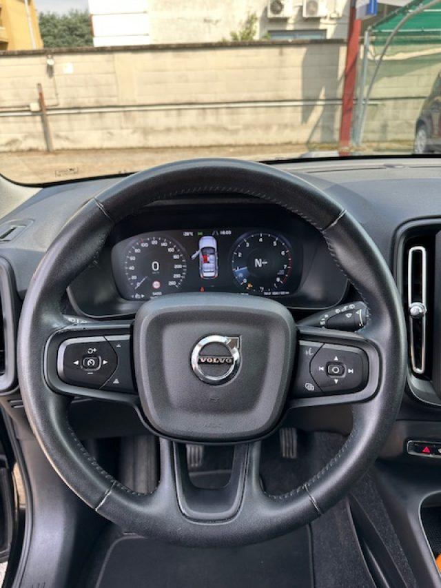 VOLVO XC40 T2 Momentum Core