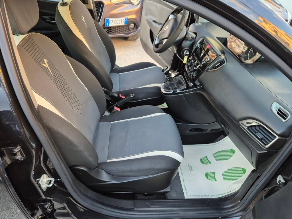 Lancia Ypsilon 1.2 69 CV 5p UNICOPROPRI