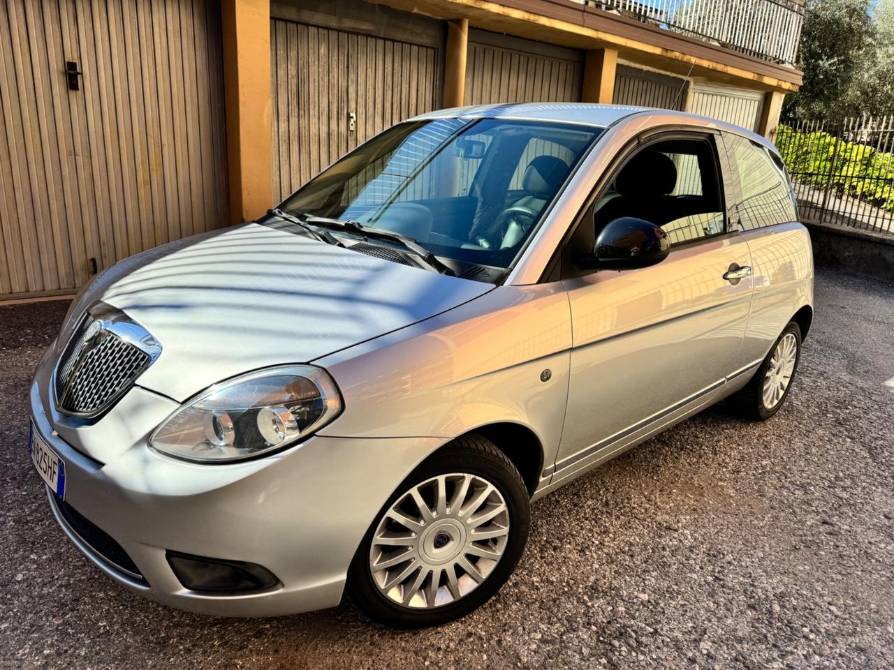 Lancia Ypsilon 1.2 69 CV 5 porte S&S Platinum