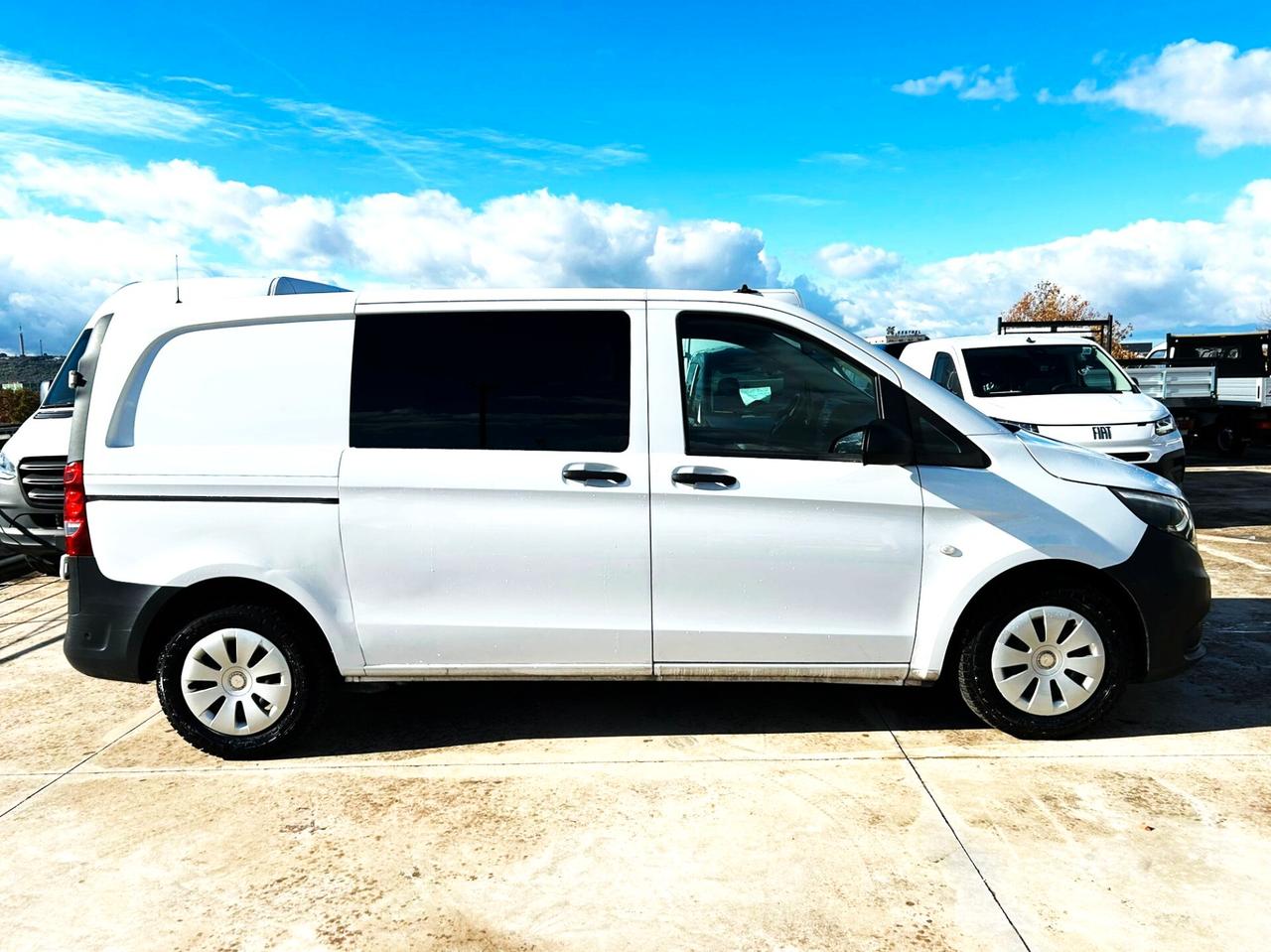 Mercedes Benz Vito Mixto Autocarro 6 posti