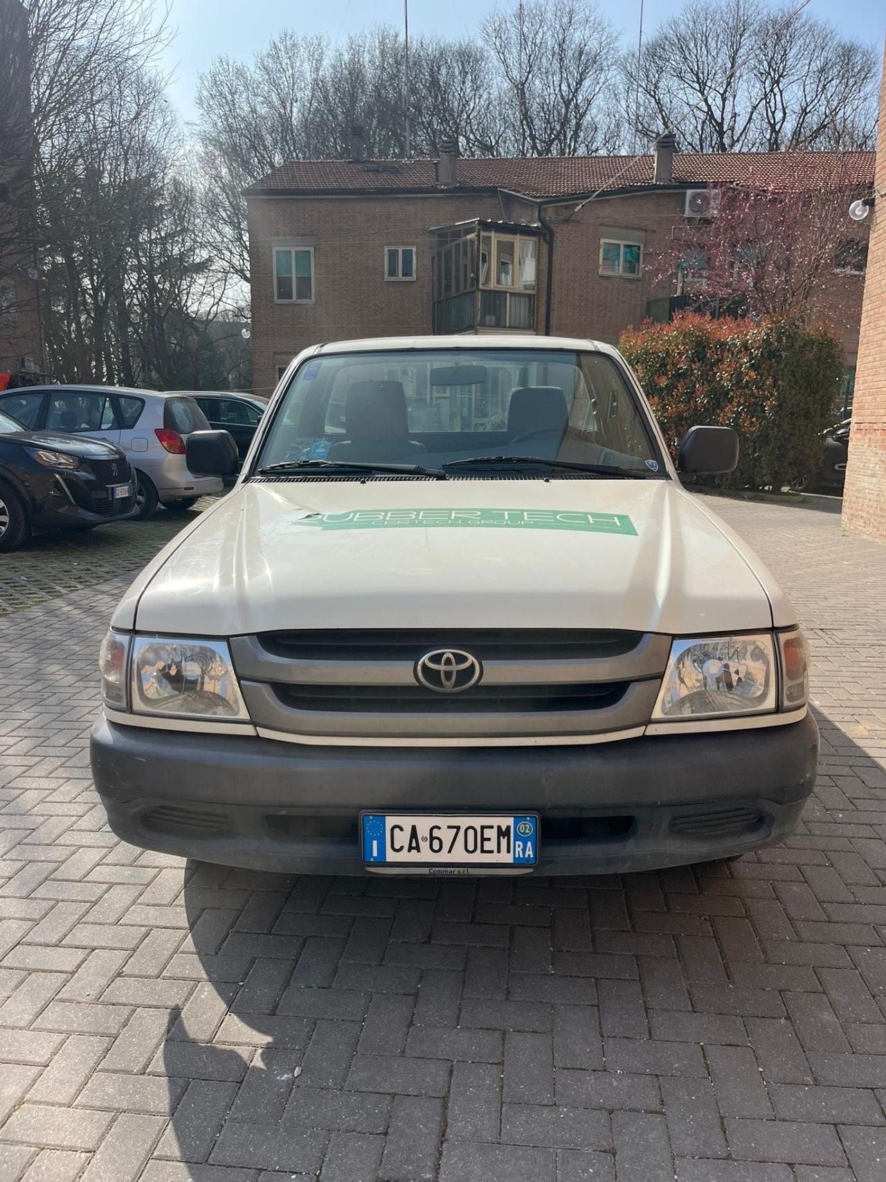 Toyota Hilux 2.4 2WD