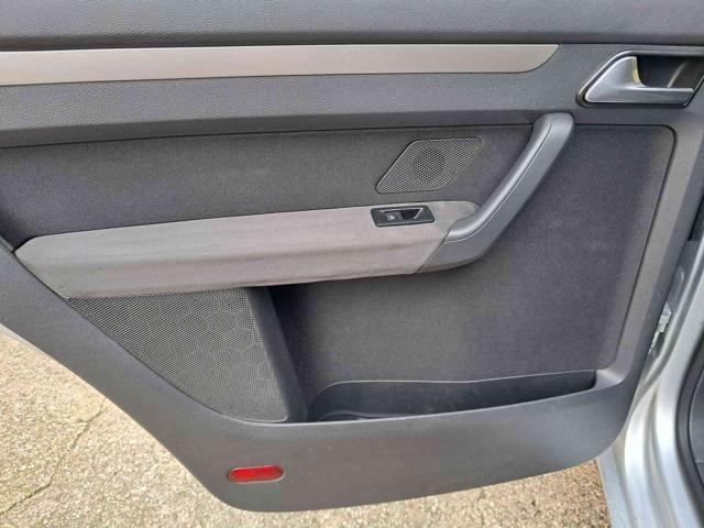 VOLKSWAGEN Touran 2.0 16V TDI Highline 7 posti neopatentati