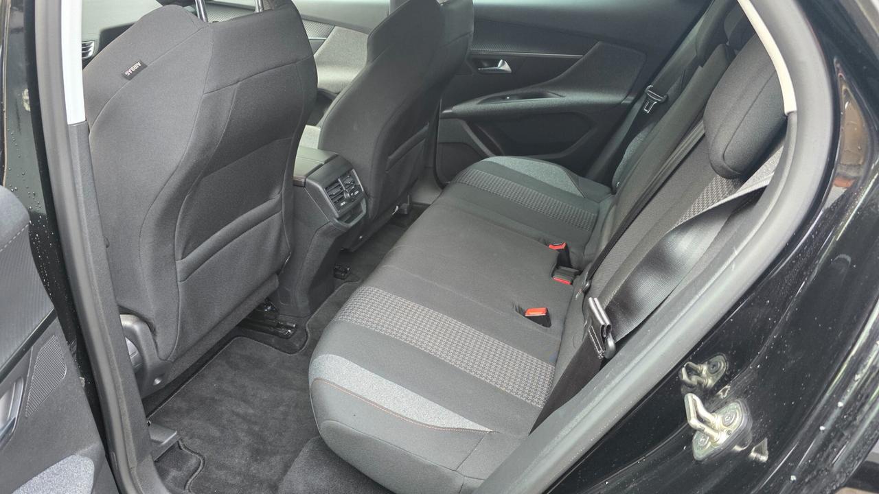 Peugeot 3008 BlueHDi 130 S&S Business