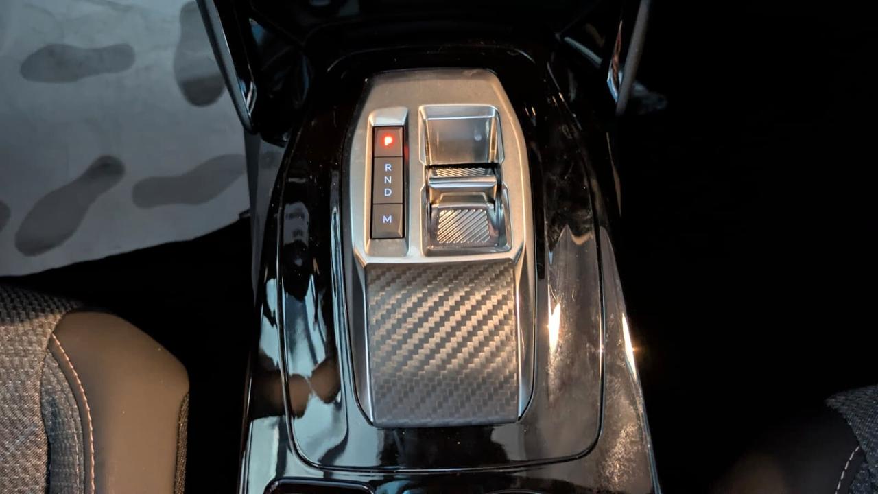 Peugeot 2008 Hybrid 145 e-DCS6 Allure