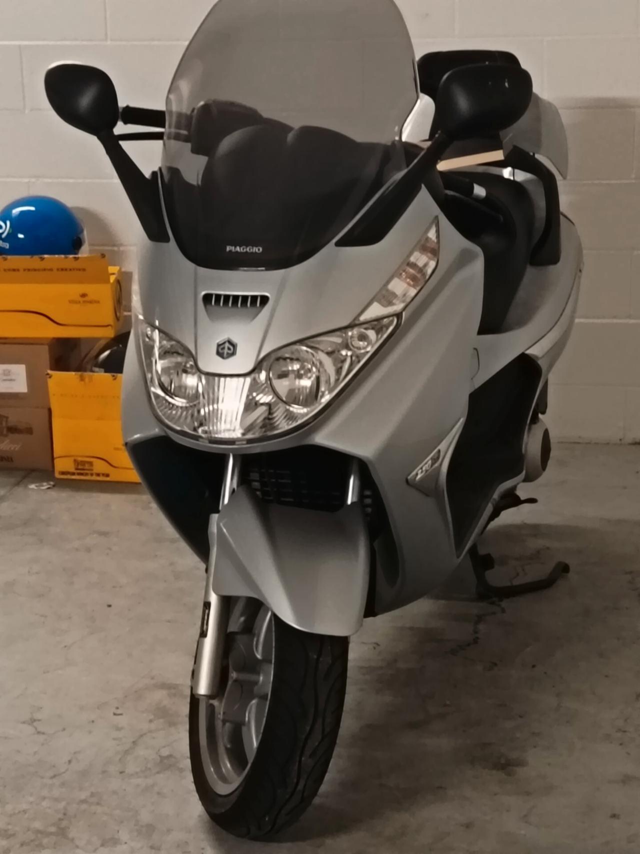 Piaggio X8 250