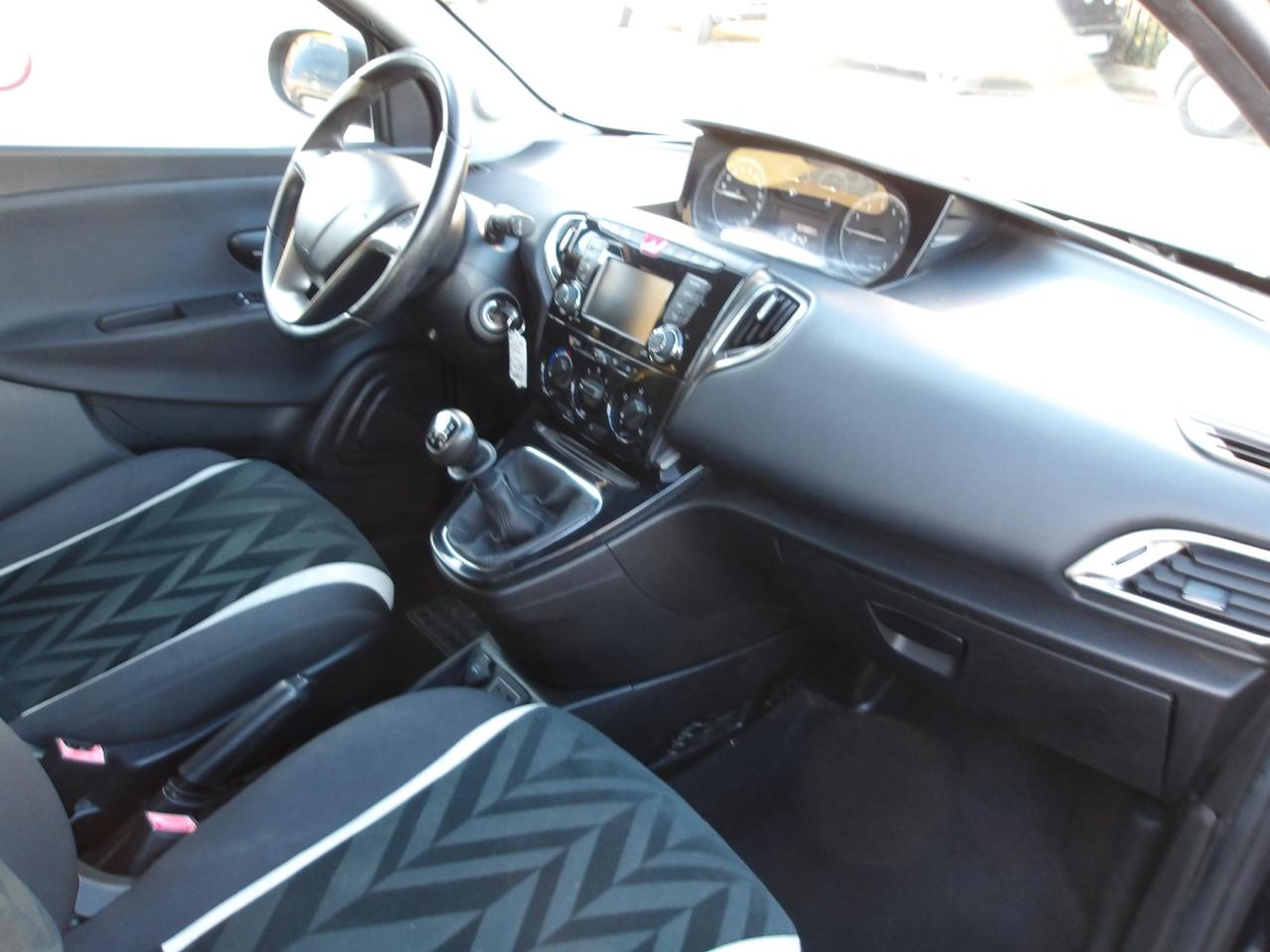 Lancia Ypsilon 5 Porte Ypsilon 1.2 Elefantino Blur 69cv