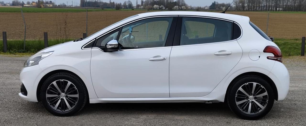Peugeot 208 1.4 HDi 68 CV 5 porte Allure