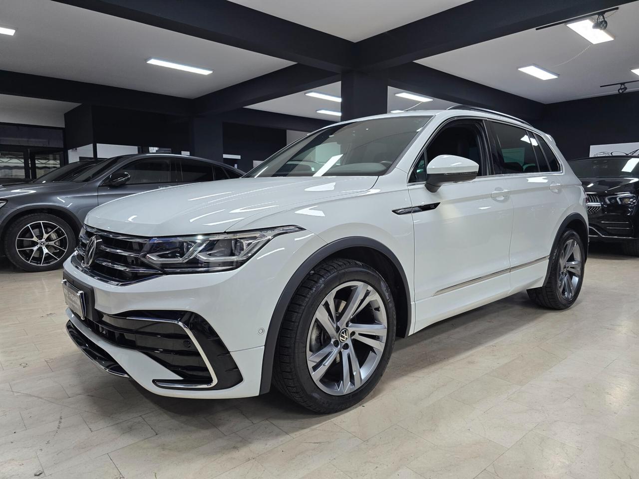 Volkswagen Tiguan 2.0 TDI 150 CV SCR DSG R-Line (Camera 360)