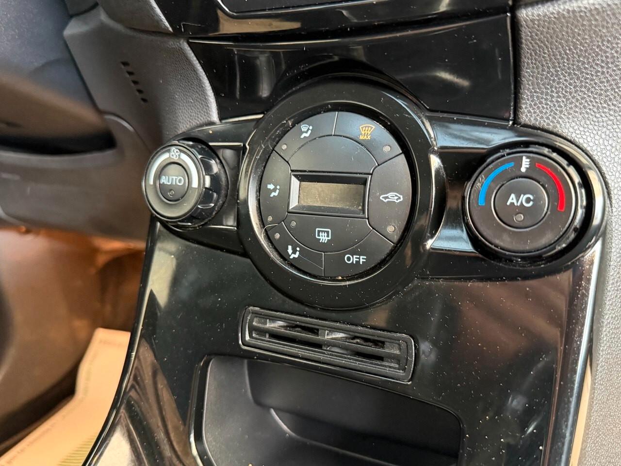 Ford Fiesta 1.5 TDCi 75CV 5 porte Black & White Edition