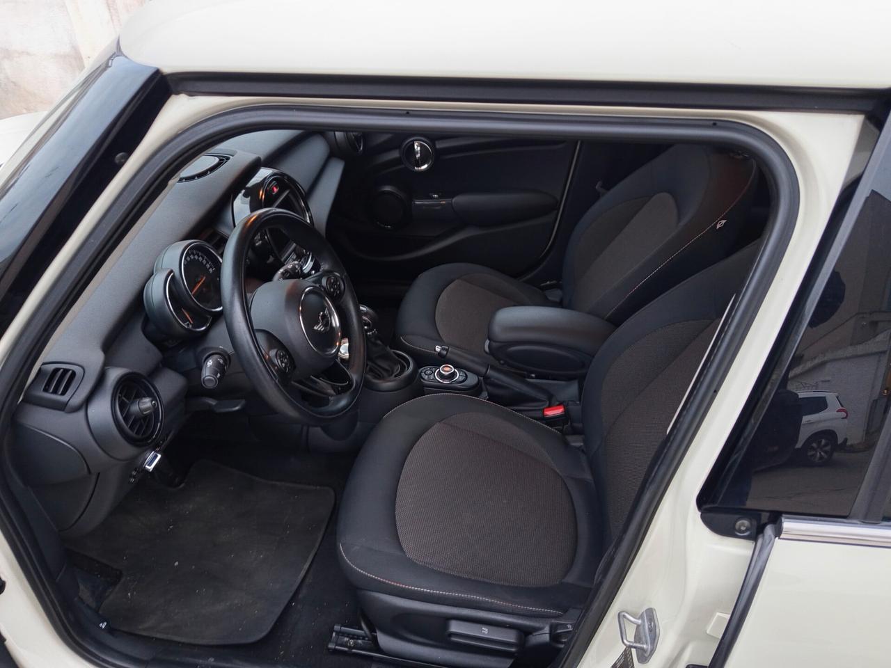 Mini 1.2 One automatica, navi