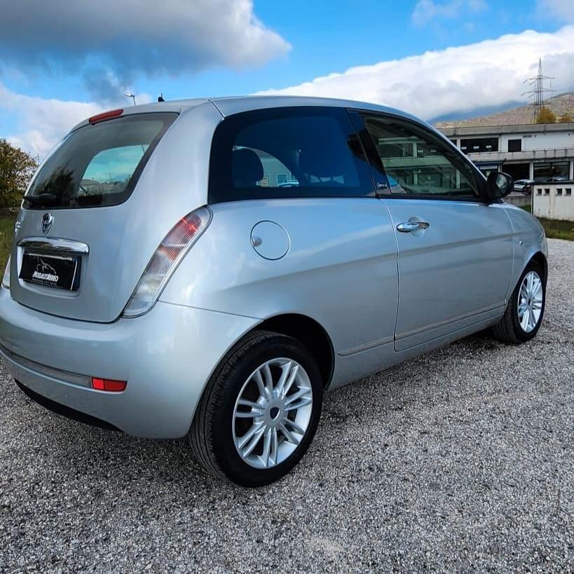 Lancia Ypsilon