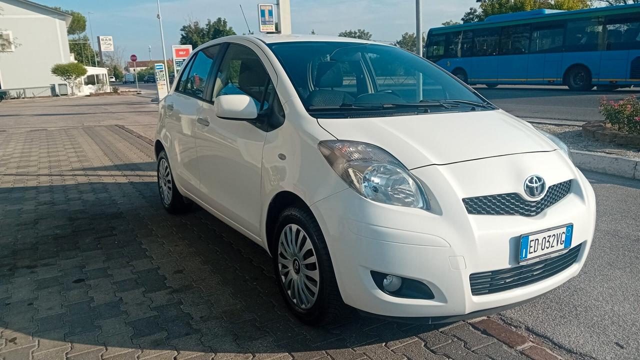 Toyota Yaris 1.0 5 porte Sol
