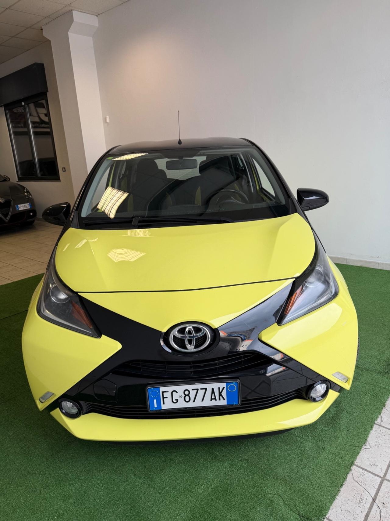 Toyota Aygo 1.0 VVT-i 69 CV 5 porte x-play MMT