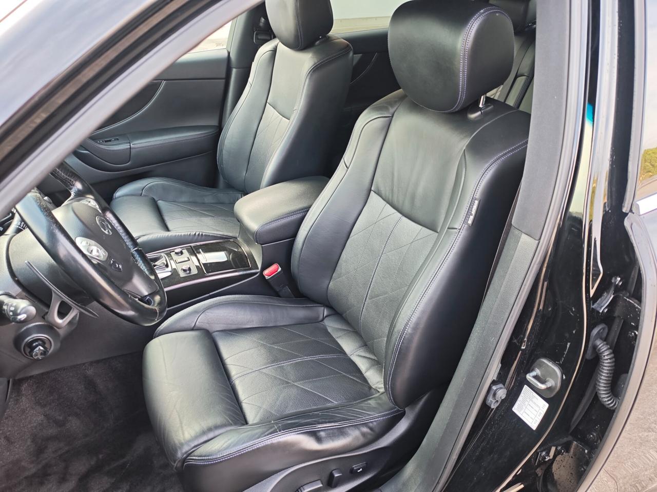 Infiniti QX70 3.0 diesel V6 AT S