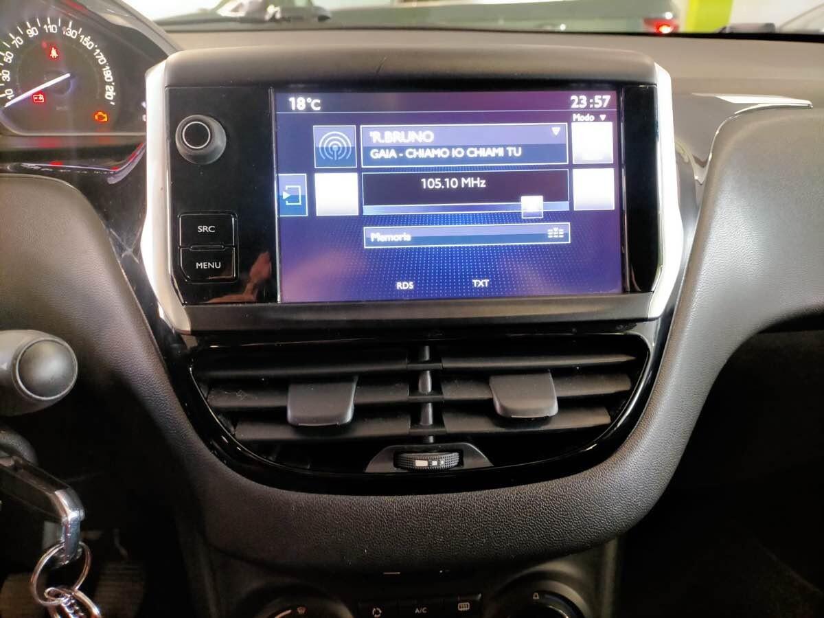 PEUGEOT 208 1.2