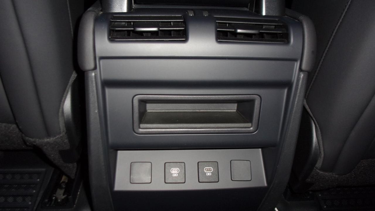 Land Rover Defender 110 3.0D I6 250 CV AWD Auto X-Dynamic SE