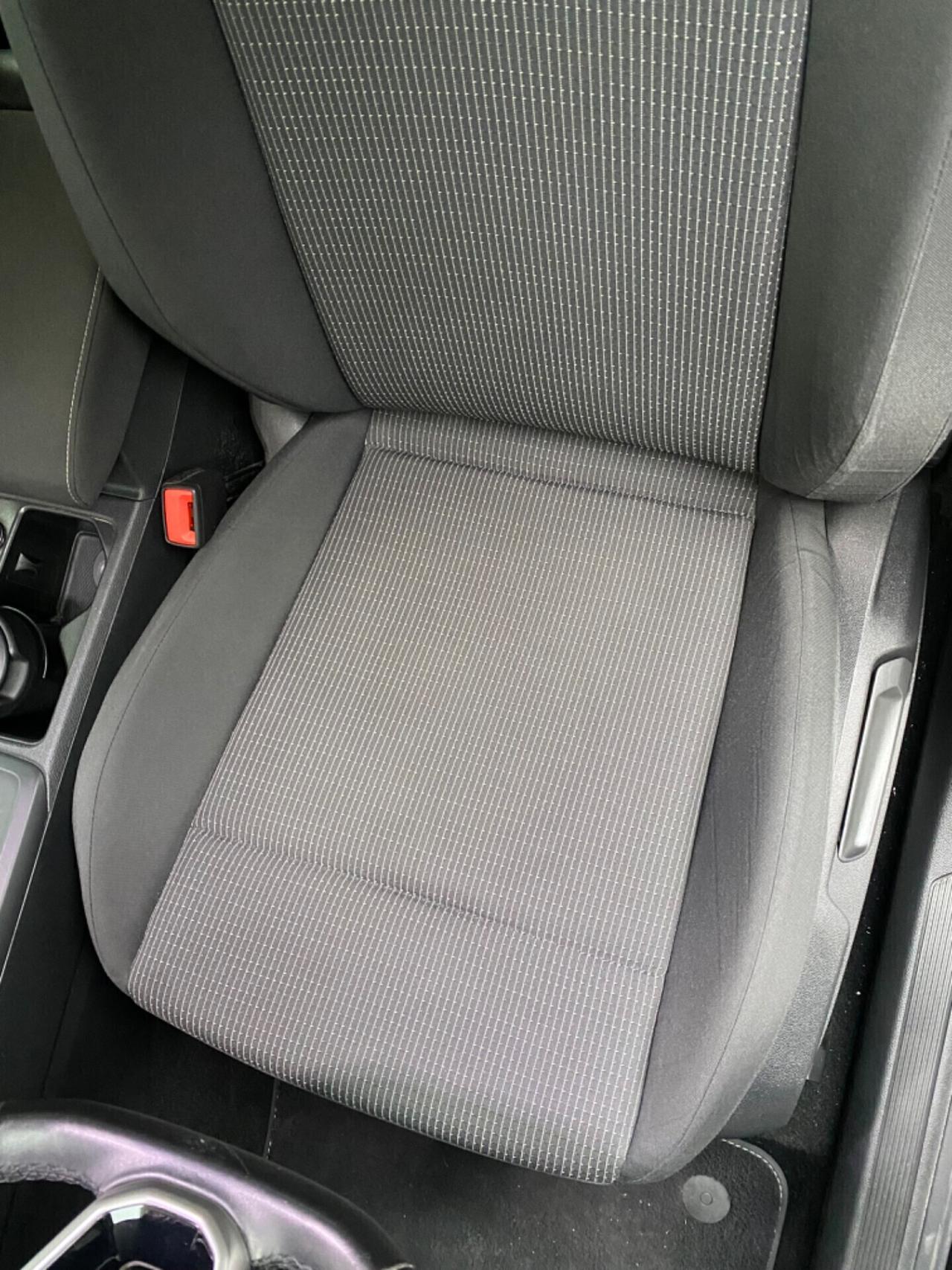 Volkswagen Golf 8 1.0 TSI 90cv - OK NEOPATENTATI