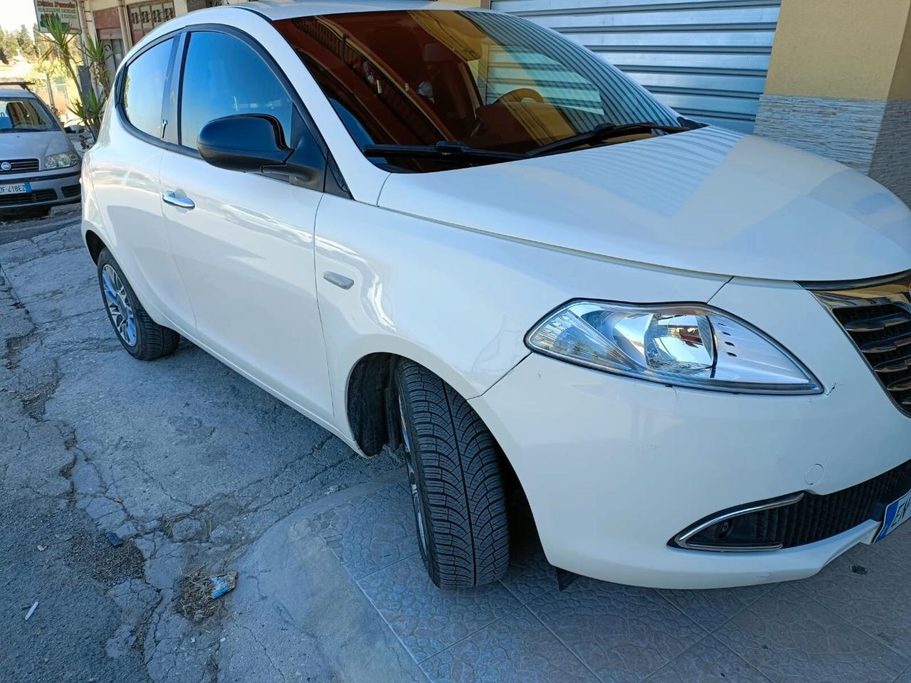 Lancia Ypsilon 1.2 Gold - 2012