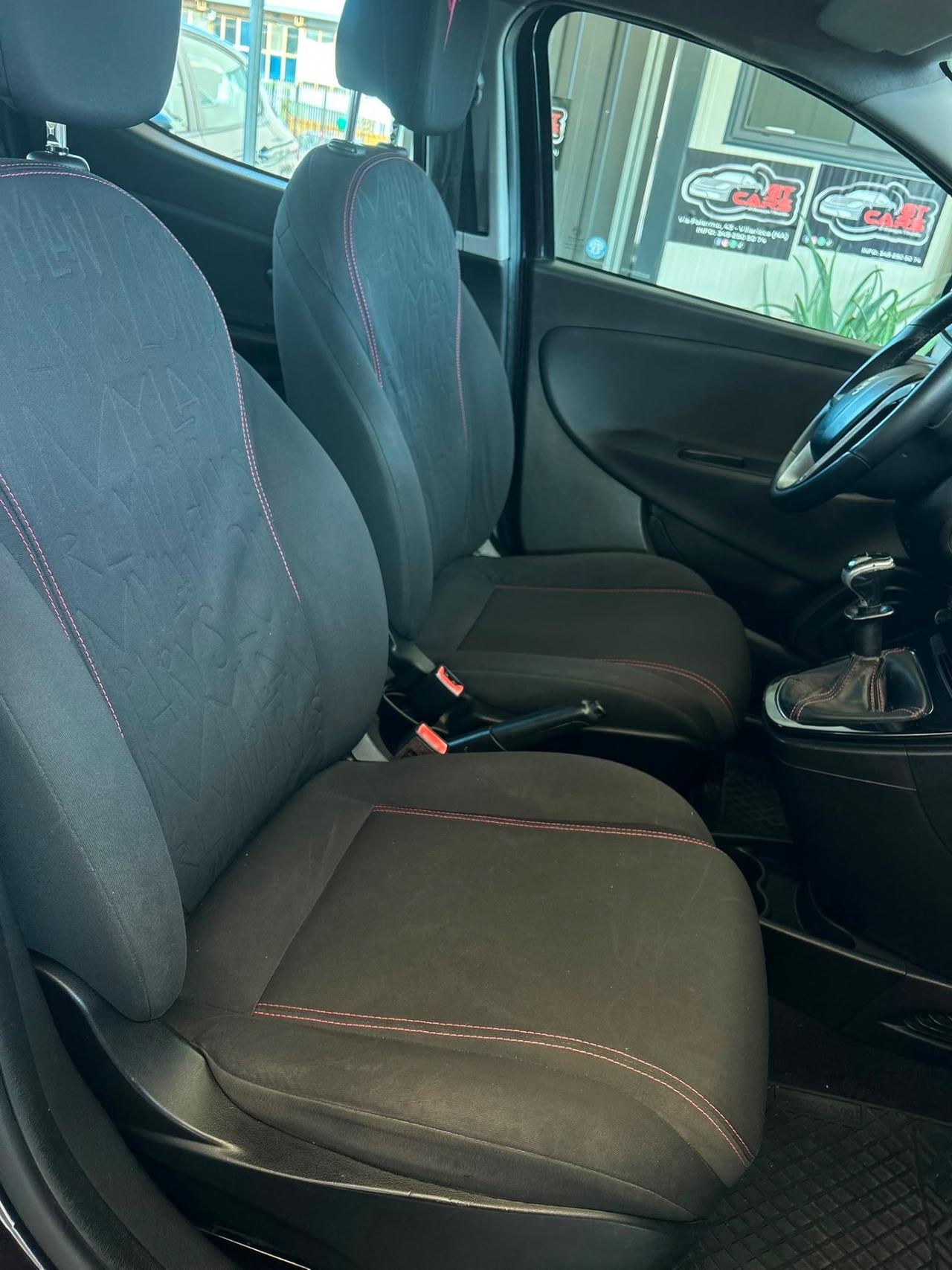 Lancia Ypsilon 1.2 69 CV 5 porte Platinum