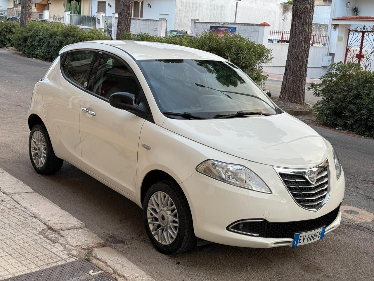 Lancia Ypsilon 0.9 TwinAir 5P Ecochic Gold - 2014