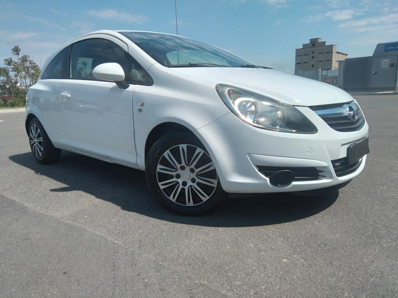 Opel Corsa 1.2 80CV 3 porte GPL-TECH Club x neopatentati