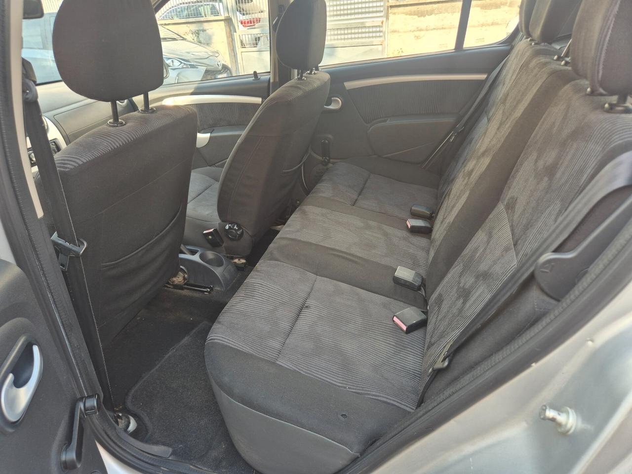 DACIA SANDERO 1.4 GPL ACCESSORIATA DI TUTTO 2010