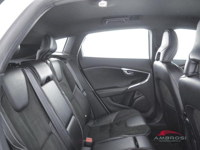 VOLVO V40 D2 R-design