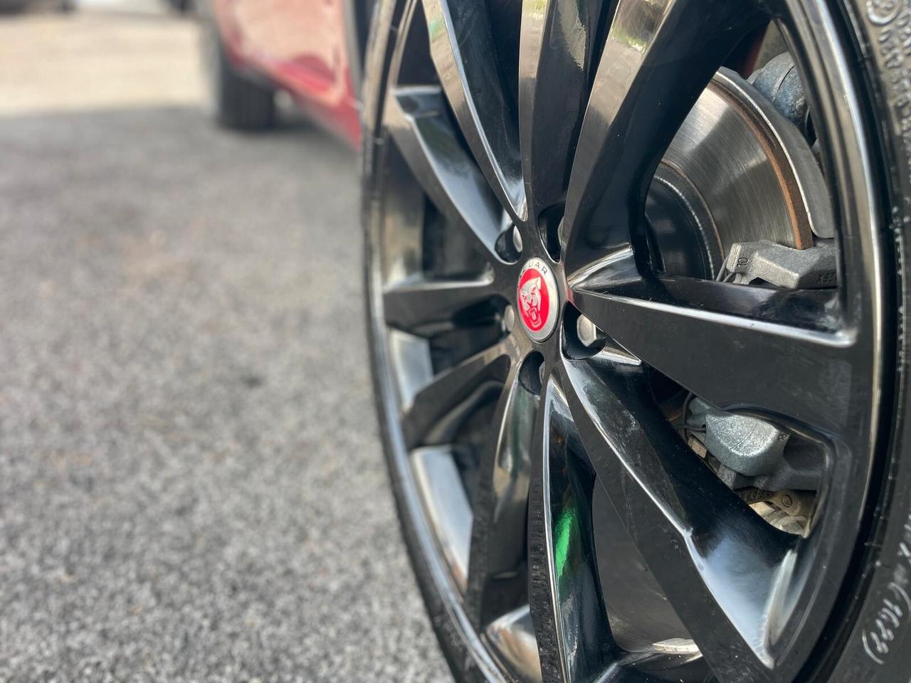 Jaguar E-Pace 2.0D 150 CV AWD aut. R-Dynamic HSE